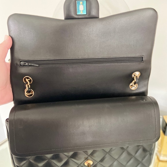 Classic Flap Jumbo Lambskin with Gold Hardware - Picture 3 of 12